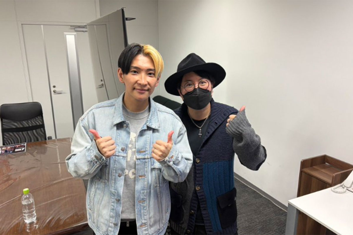 天草ヤスヲのXより。ヒカルの顔には「顔変わりすぎ?」と違和感が寄せられた