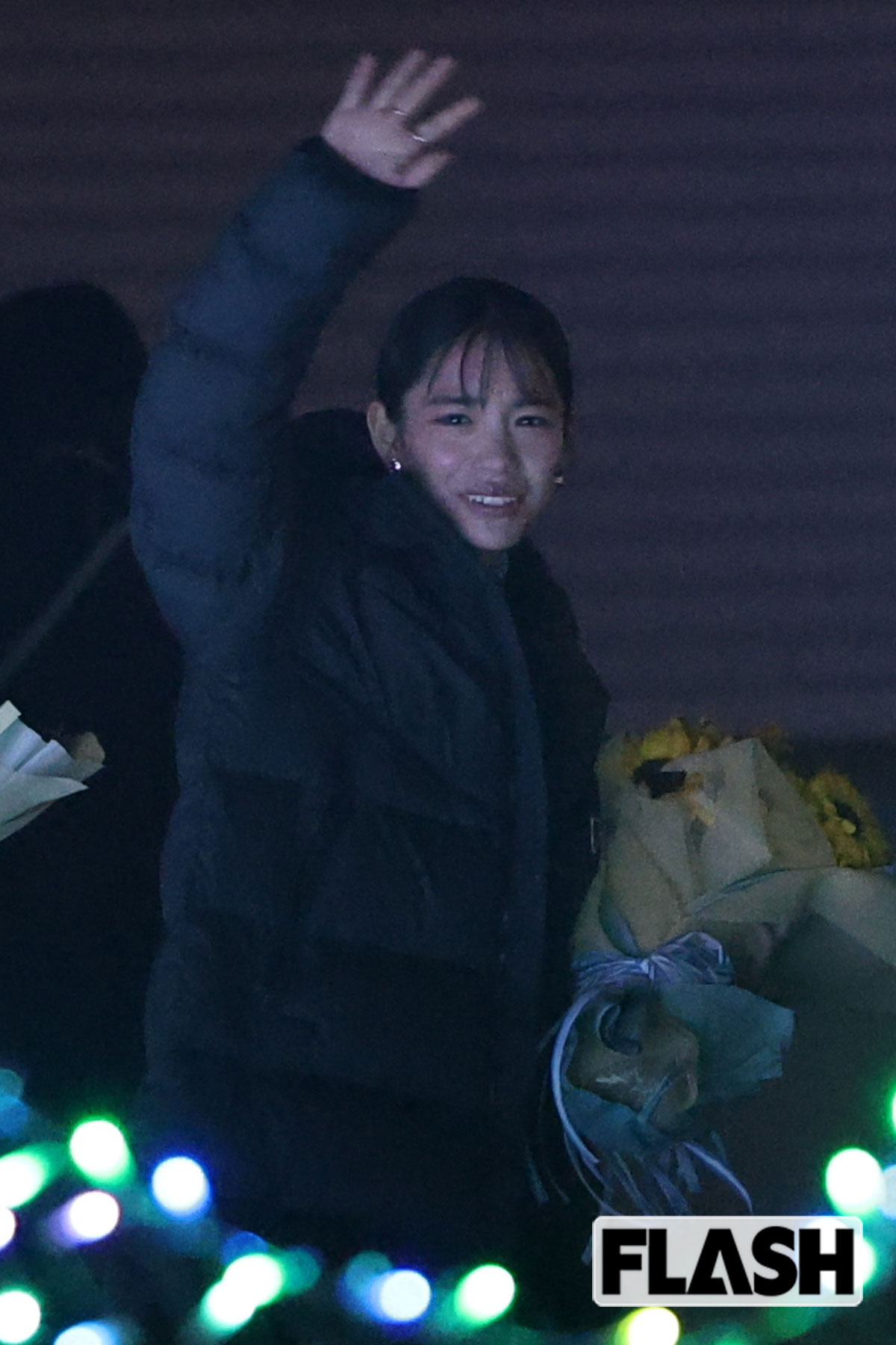 イベント終了間際に、ファンに手をふる “神対応” を見せた當真あみ