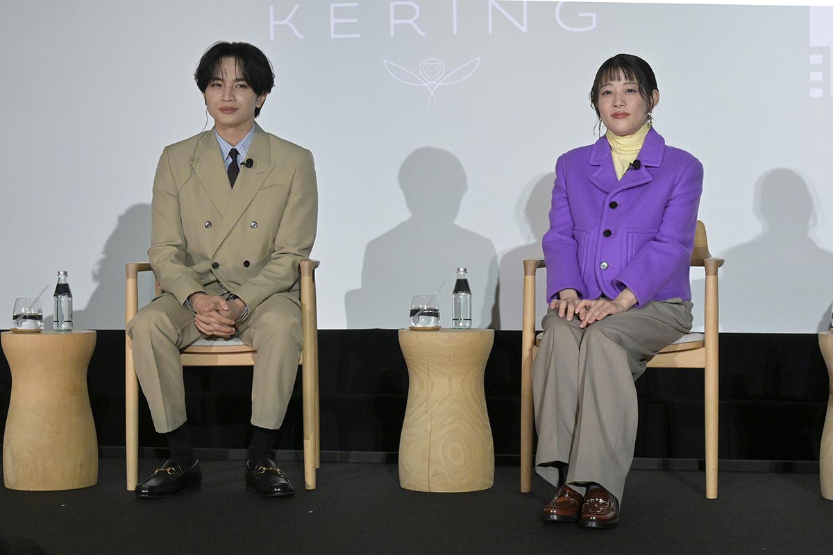 2025年11月2日、第38回東京国際映画祭のトークセッション「ウーマン・イン・モーション」に登壇した中島健人（左）と女優の高畑充希（写真・時事通信）