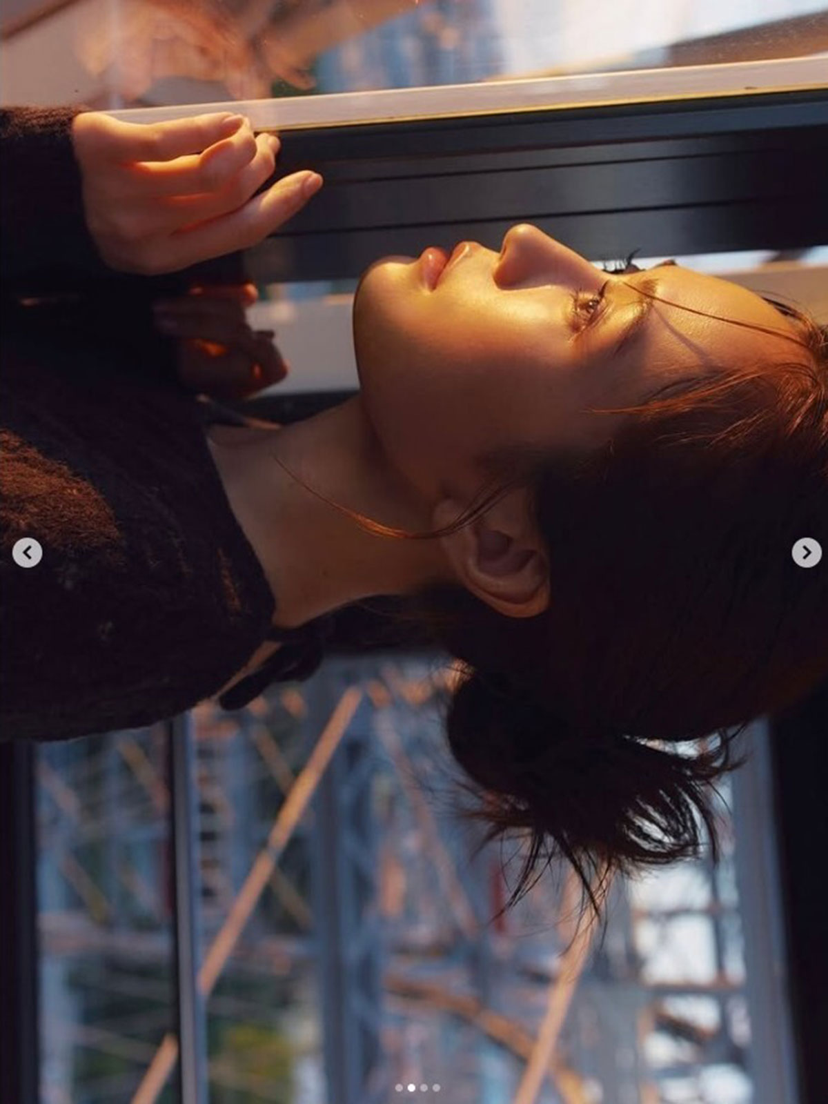 自身のInstagramでも14年ぶり写真集の中身を公開した前田敦子。美しい横顔のほか美しい背中や下着ショットも収められる予定だ（写真・本人Instagramより）