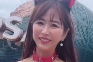 50代女性インフルエンサー“ユニバでコスプレ”投稿に「元気でいい」「母親…