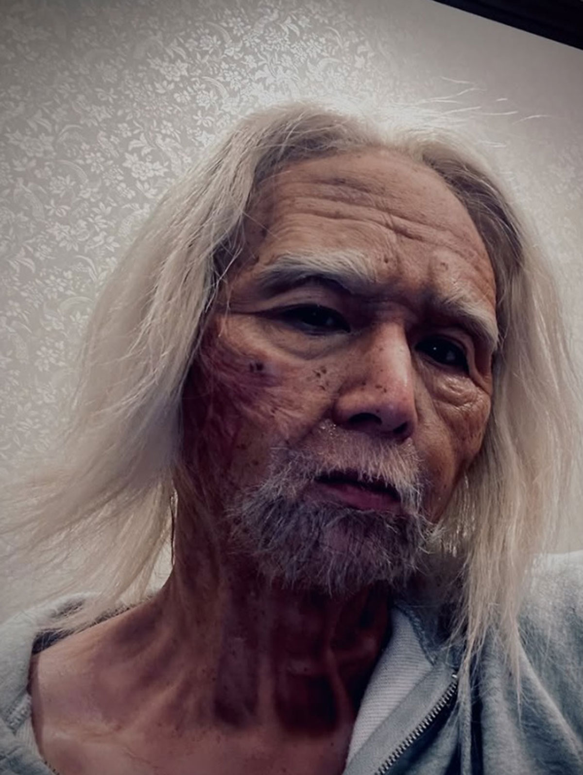 “シミ・シワまみれ” でおじいさんに変身した堂本光一。多くのファンが驚愕した（写真・本人Instagramより）