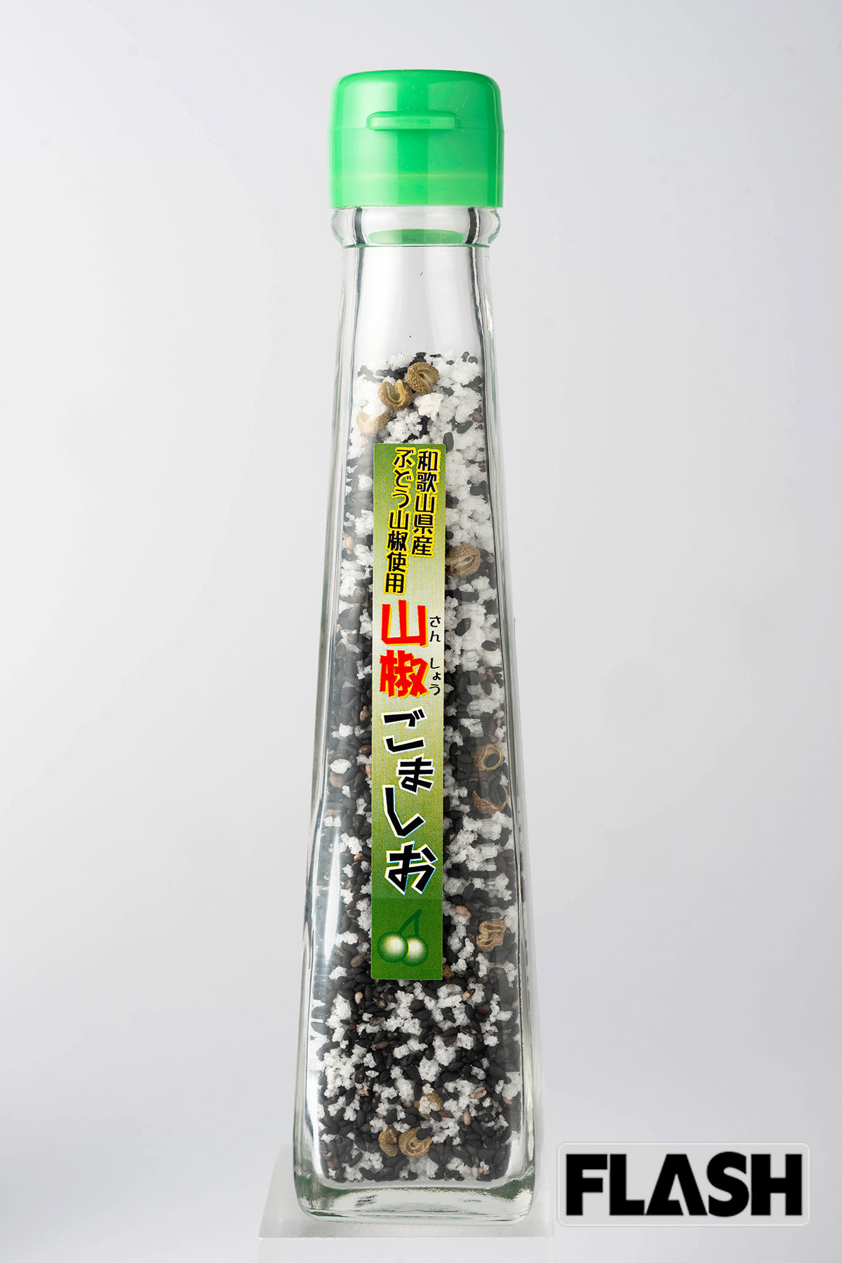 【和歌山】山椒ごましお／540円（75g）／ふみこ農園／「じつは和歌山県は、山椒の生産量が日本一です。食べる瞬間に山椒の香りがふっと鼻に入ってきて、噛むと爽やかな辛味が、ごまの香ばしさと塩味とともに広がります。シンプルですが奥深い大人の味わいです」（おかわりJAPAN・長船クニヒコ氏）※価格は税込（10月24日時点）