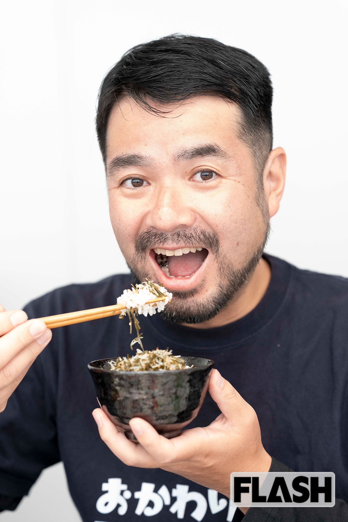 日本唯一のご飯のお供WEBメディア「おかわりJAPAN」を運営する長船（おさふね）クニヒコさん（41）。究極の「一膳のお供」とは？