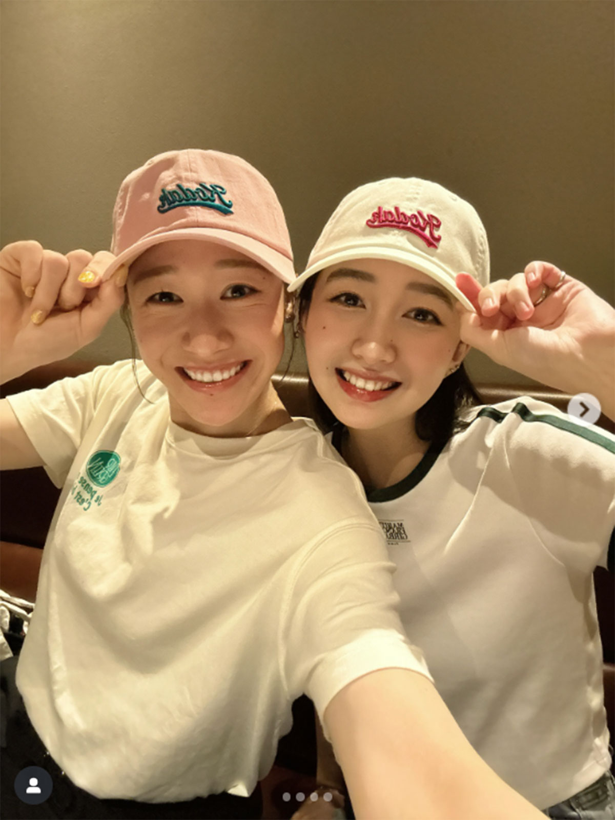 左に写るのが、女子バレーボールの石川真佑選手。真佑選手が海外で活躍中のため、2人の関係をCocomiが「遠距離恋愛」と称したこともある（写真・CocomiのInstagram「cocomi_553_official」より）