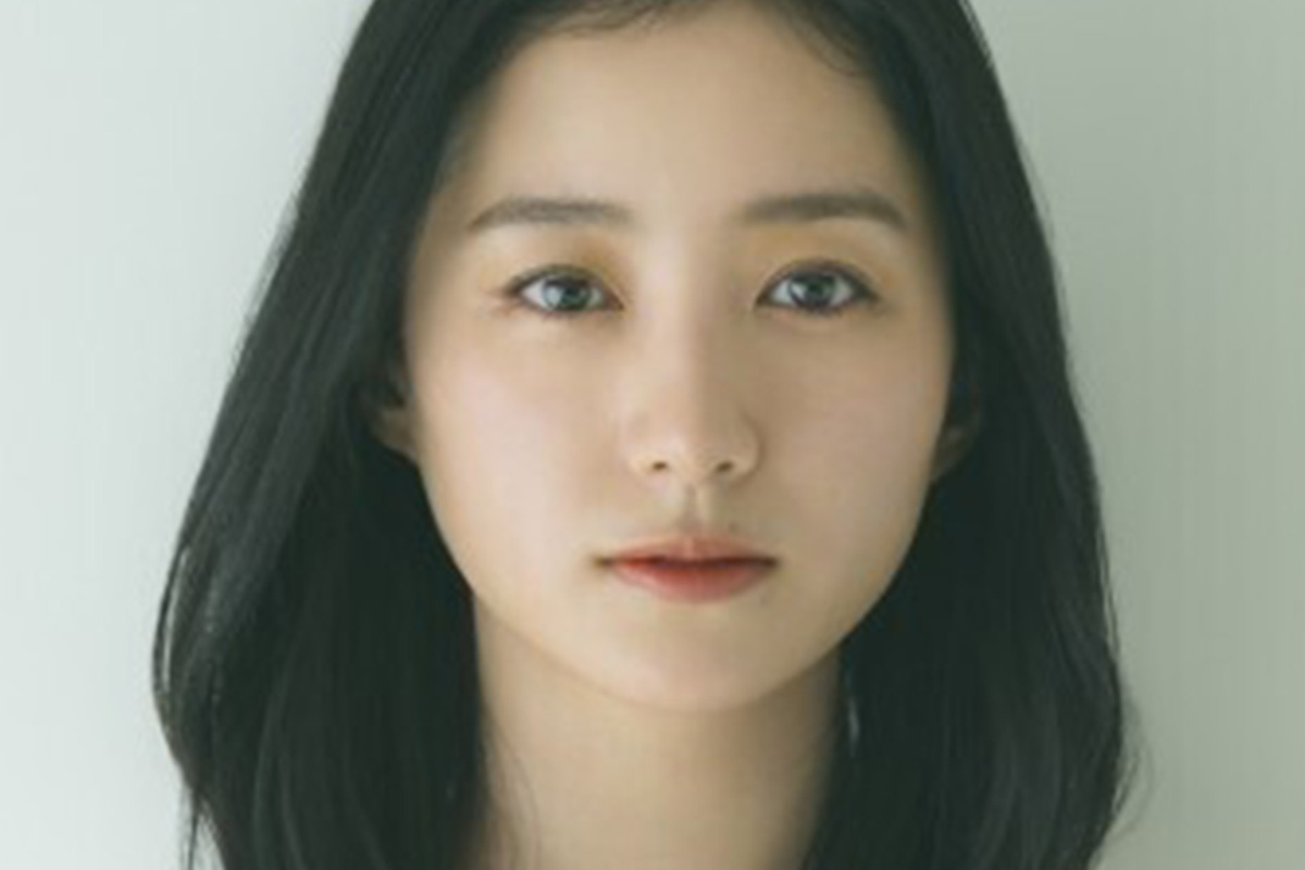 『仮面ライダー』シリーズのヒロインが“美バスト黒ワンピ”姿披露でファン歓…