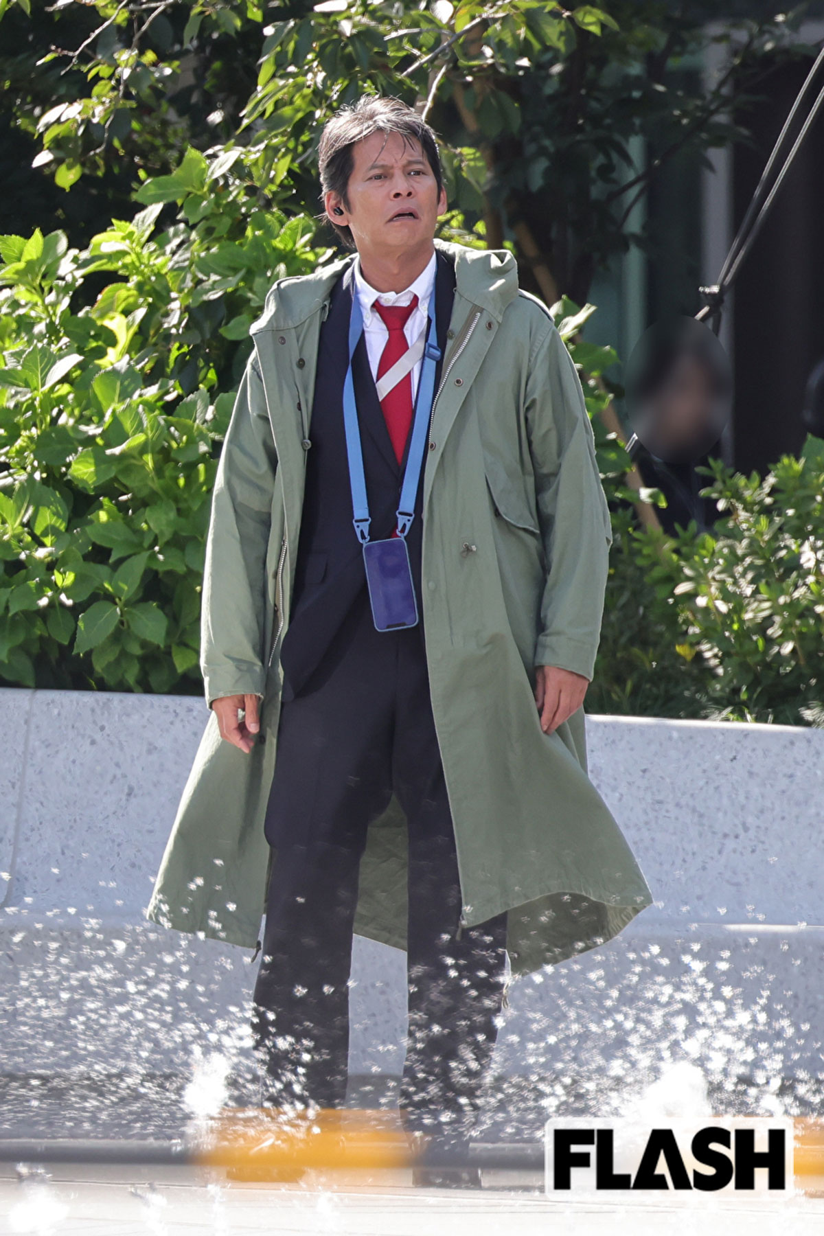 深刻な表情をする織田裕二