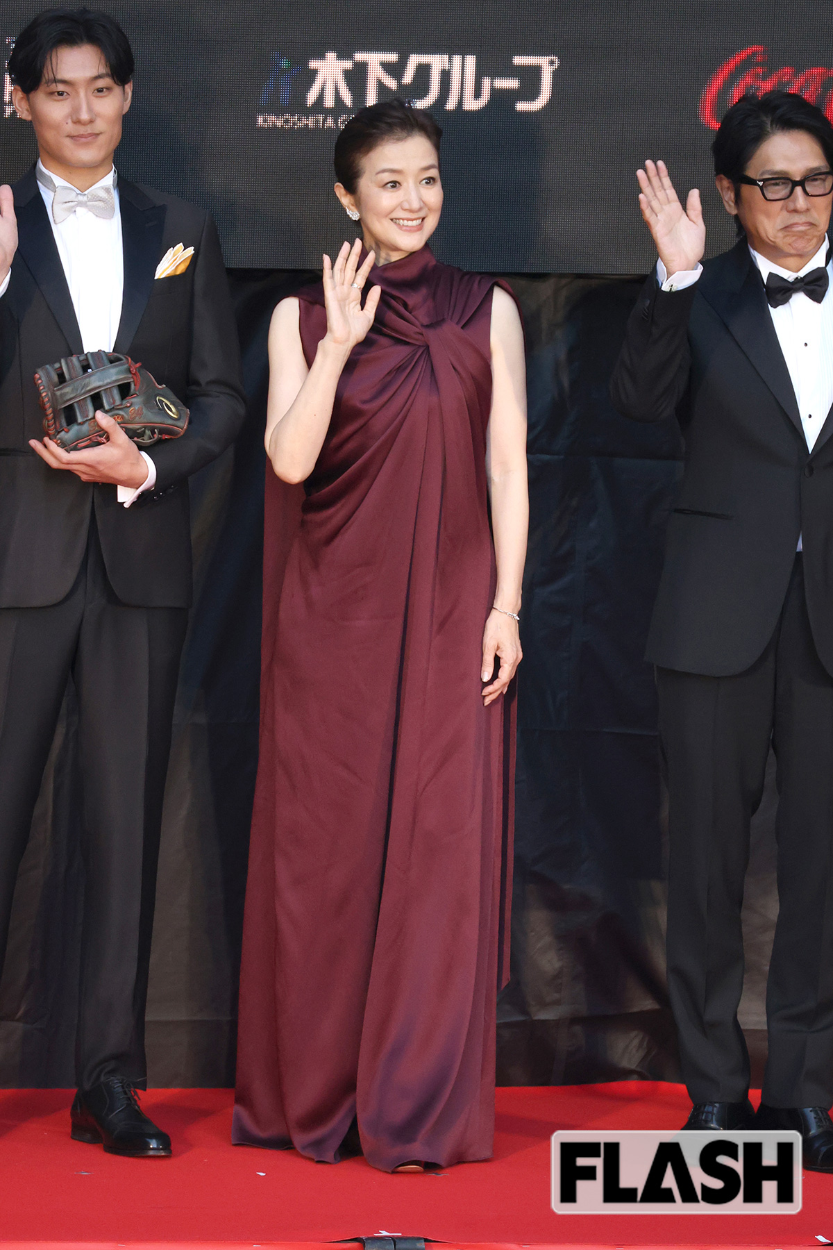 爽やかな笑顔を見せる鈴木京香