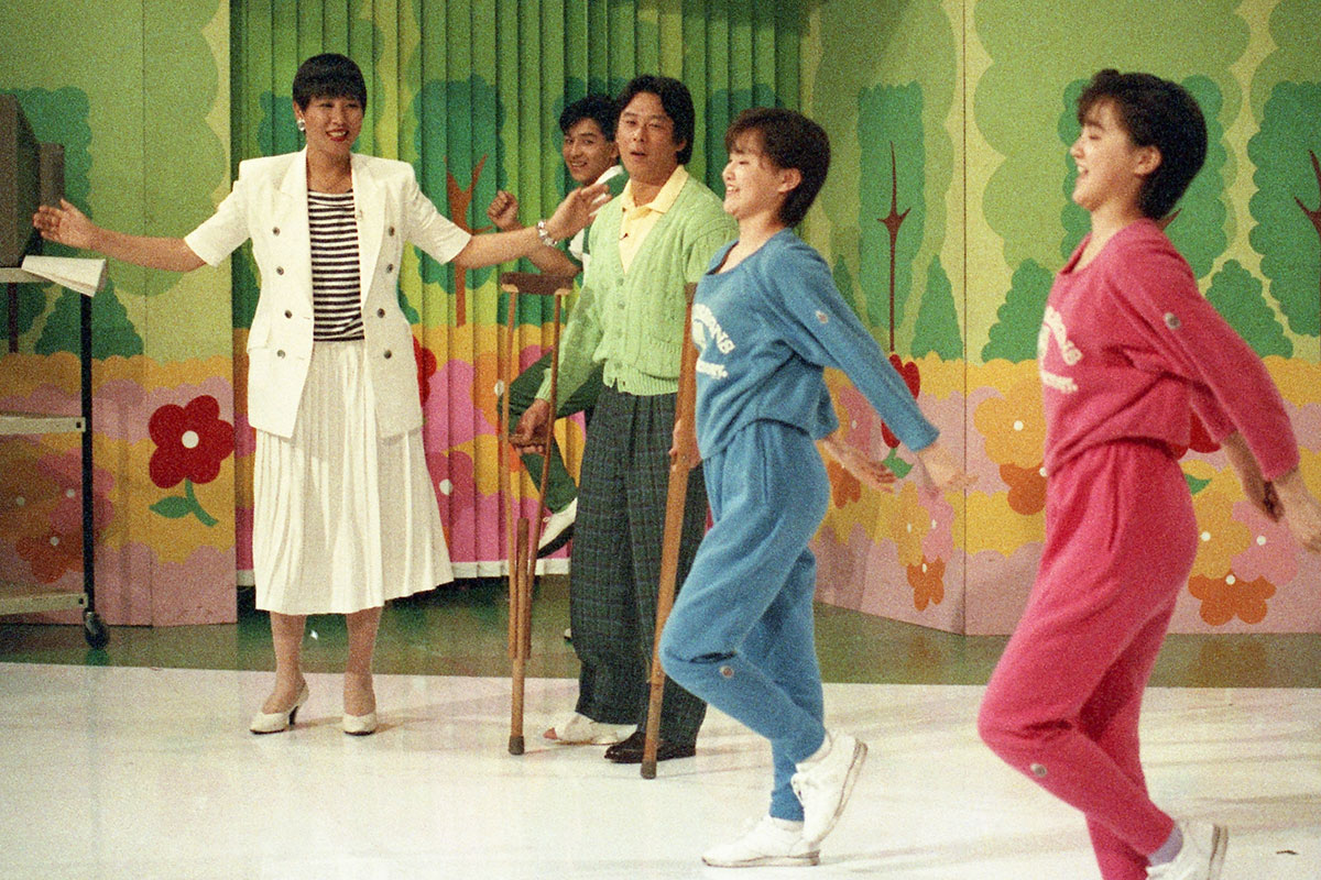 1988年の『アッコにおまかせ!』では森末慎二（中央）が振り付けした「ダイエット体操」が人気コーナーに