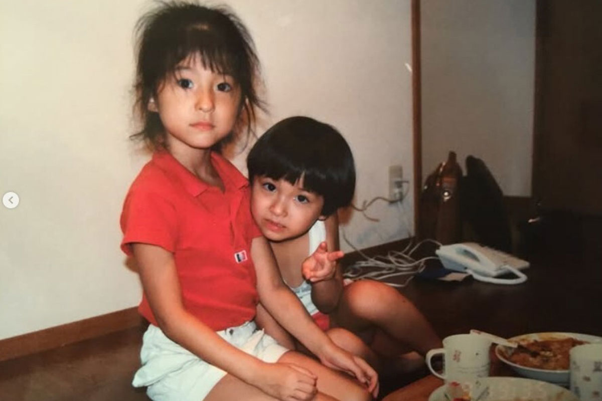 「デロリアンがあった」裕福な時代から一転し、夜逃げを経て床の上で食事をする生活になった戸田れい（写真・本人Instagramより）