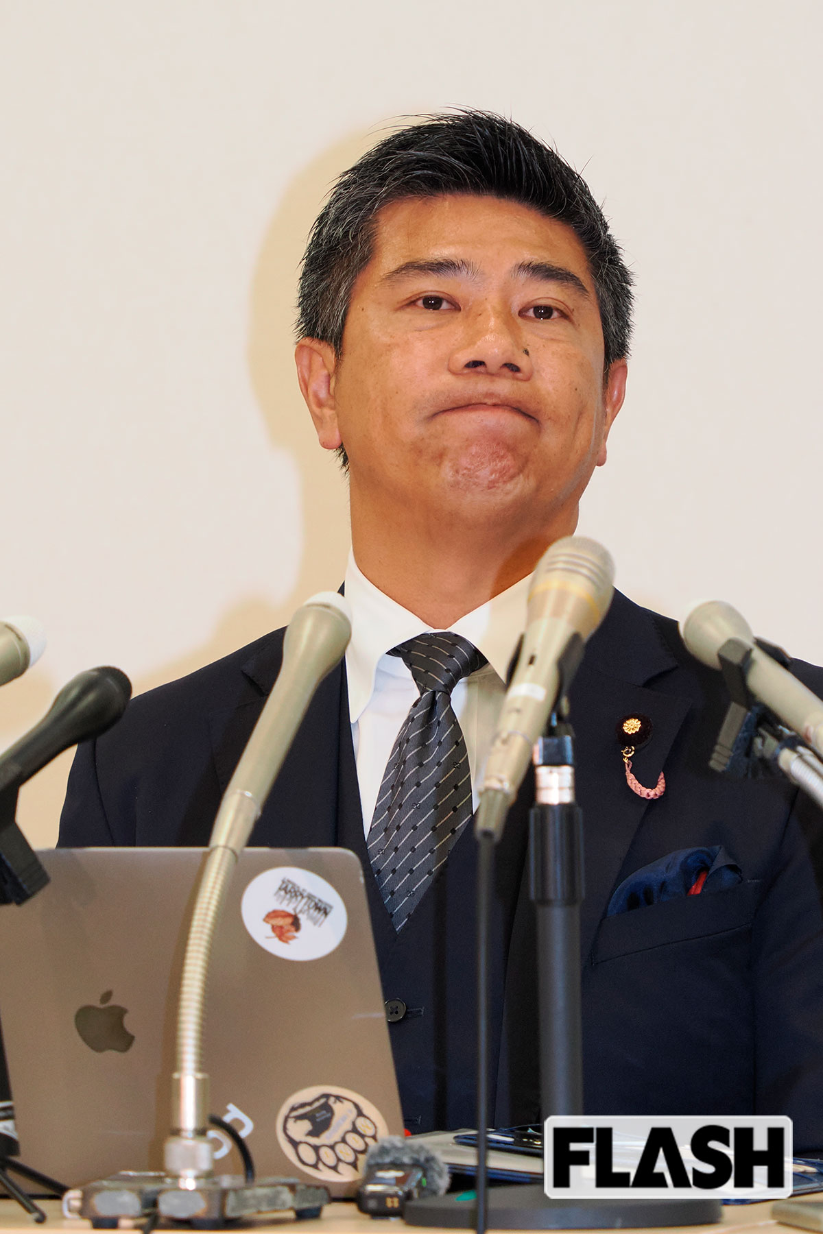 2025年11月10日、「NHKから国民を守る党」所属の斉藤健一郎参院議員は記者会見を開き、立花孝志容疑者が逮捕された件について「お騒がせして、ご心配をおかけしている」と謝罪の弁を述べた（写真・梅基展央）