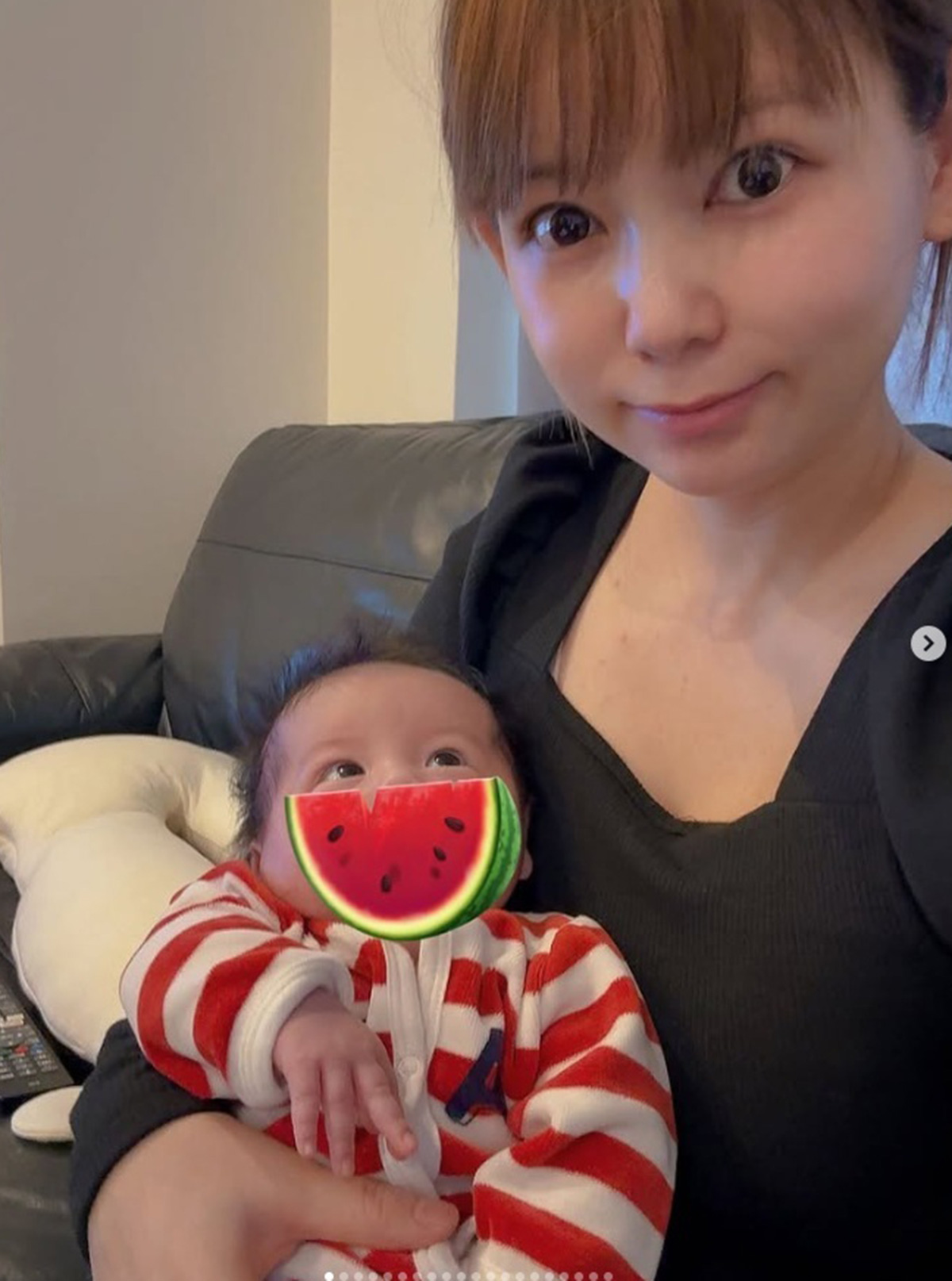 赤ん坊を抱きながら育児の日常と仕事復帰を宣言した中川翔子（写真・本人Instagramより）