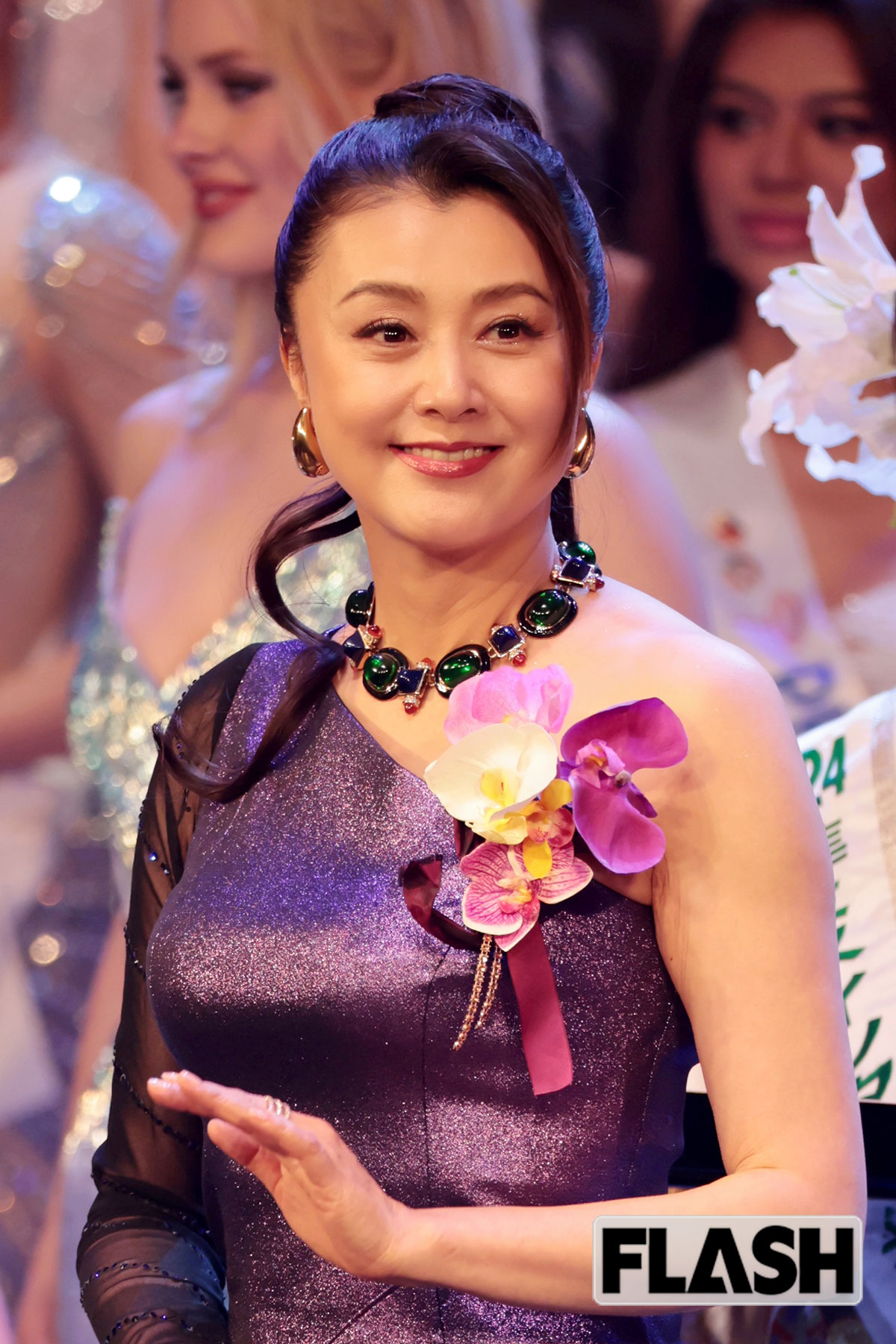 50代部門　1位・藤原紀香（バストサイズ93.5）2024年のドラマ『離婚しない男』（テレビ朝日系）では、胸の谷間をチラ見せする大胆演技を見せた