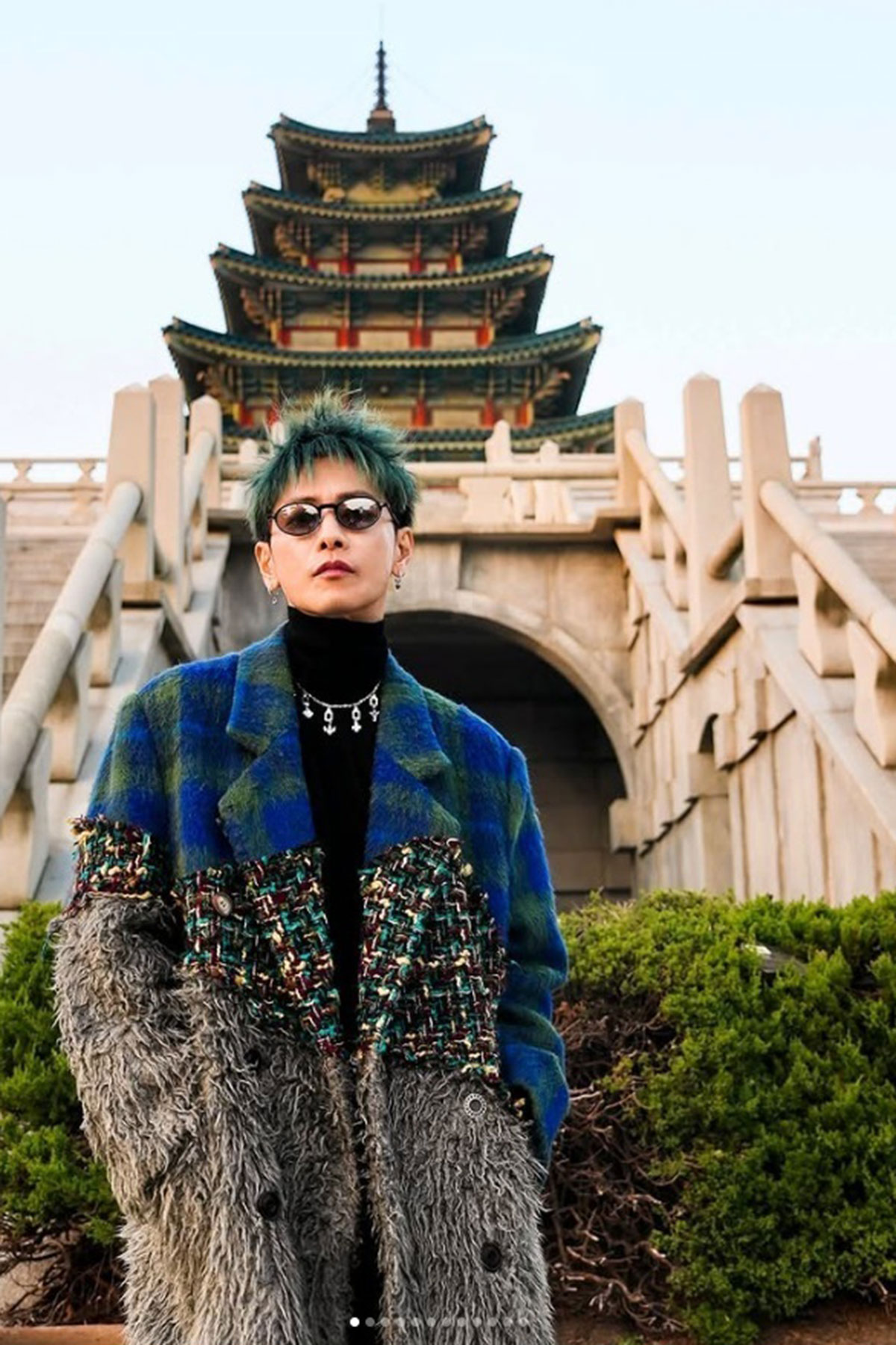 金髪から緑髪に変わった佐藤健。音楽活動への“本気度”をうかがわせる（佐藤健のInstagram「takeruxxsato」より）