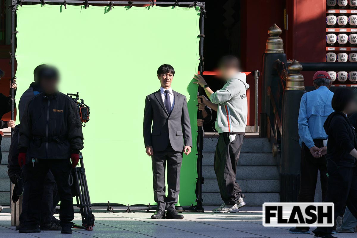 グリーンバックも登場する大掛かりな撮影だ（写真・吉田豊）