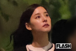 新木優子、抜群のスタイルで目立ちまくりのロケ姿！ 秋ドラマ『良いこと悪いこと』“考察要素” 満載で話題沸騰