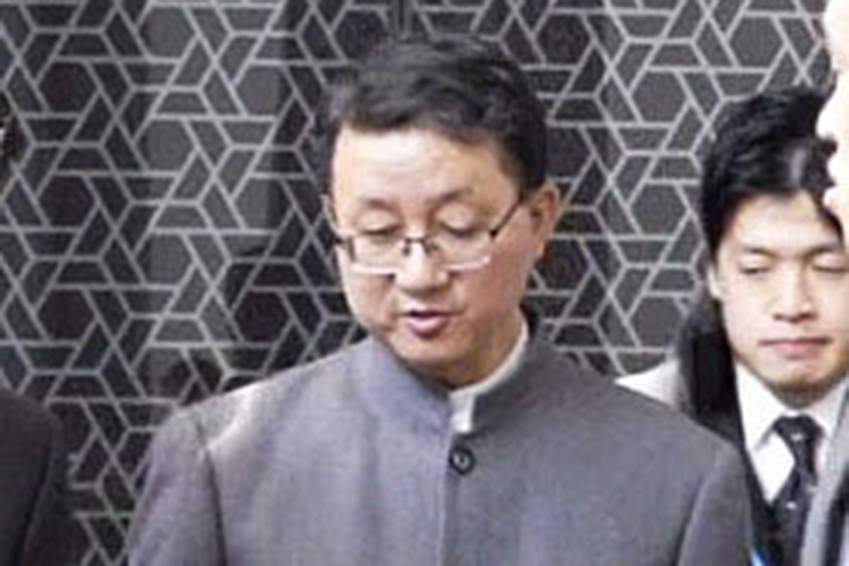 人気ベテラン俳優「無礼な態度!」両手をポケットに突っ込んだ中国外務省幹部…