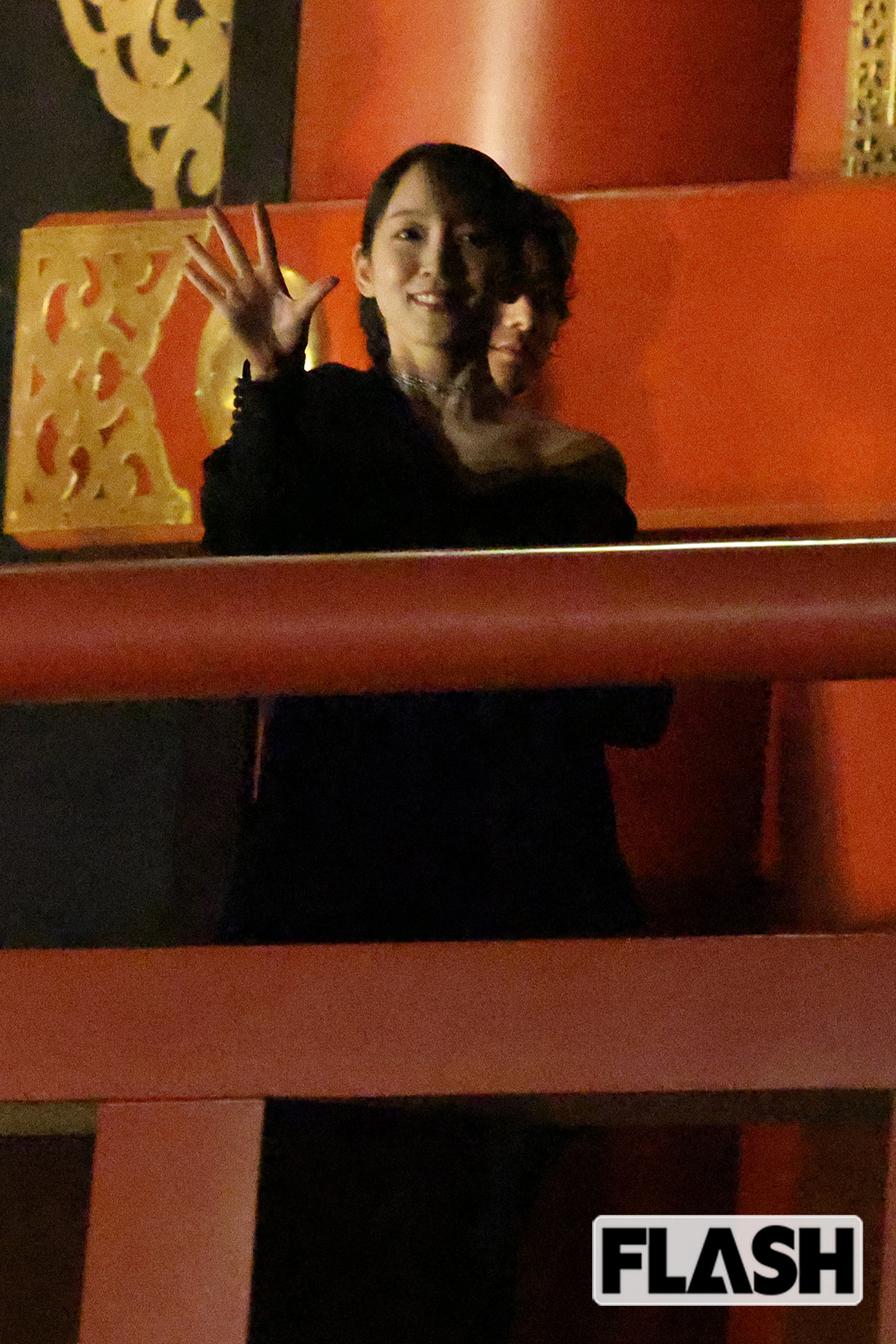 吉岡里帆「美デコルテ」ドレスに歓喜の声、黒の着こなしはスタイリストも太鼓判…2週間前には “むっちりドレス” 披露