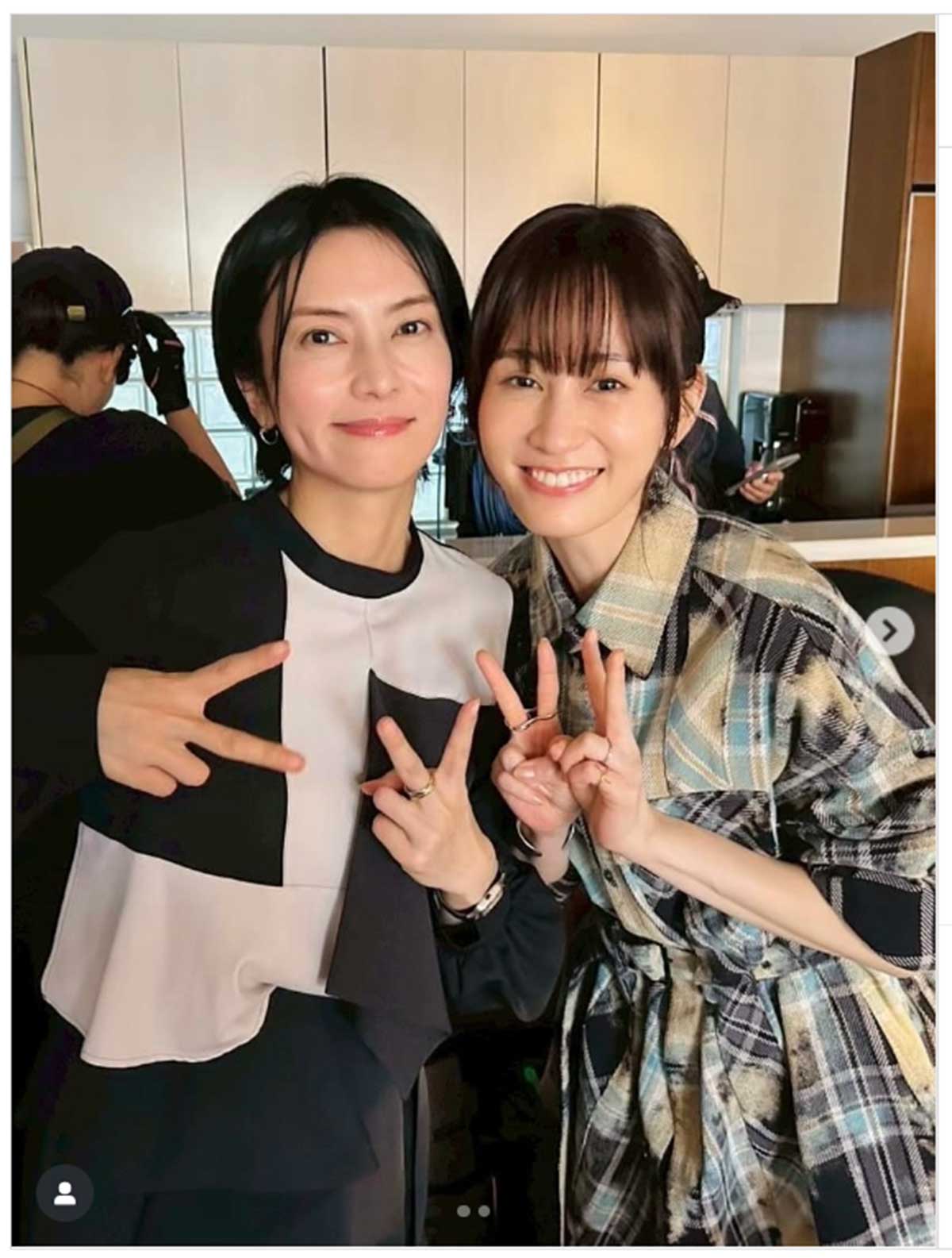 憧れの女優と語ってきた柴咲コウとの2ショットには「若返っている」との声も聞かれた（前田敦子のInstagramより）