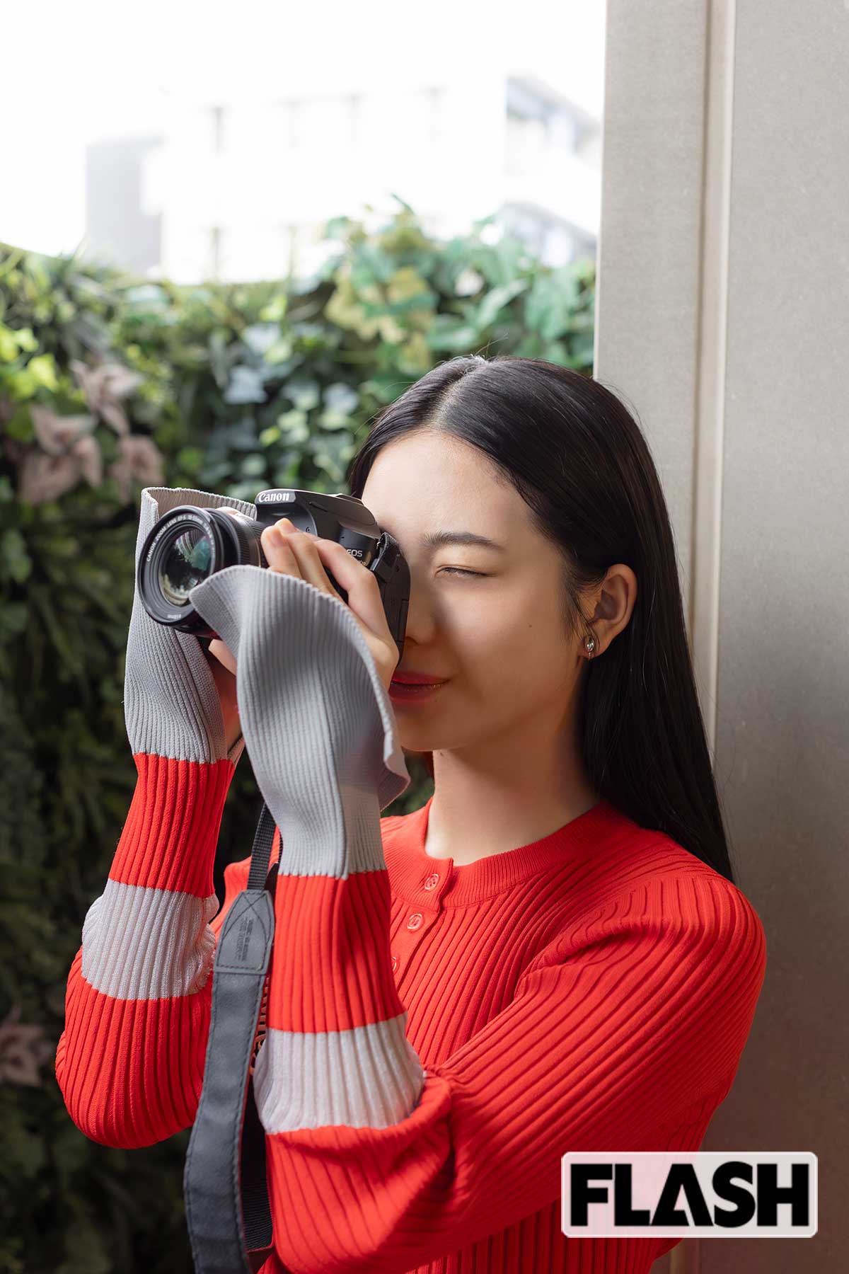 サンタさんからのプレゼントというキヤノンの一眼レフカメラ（写真・柏木ゆり）