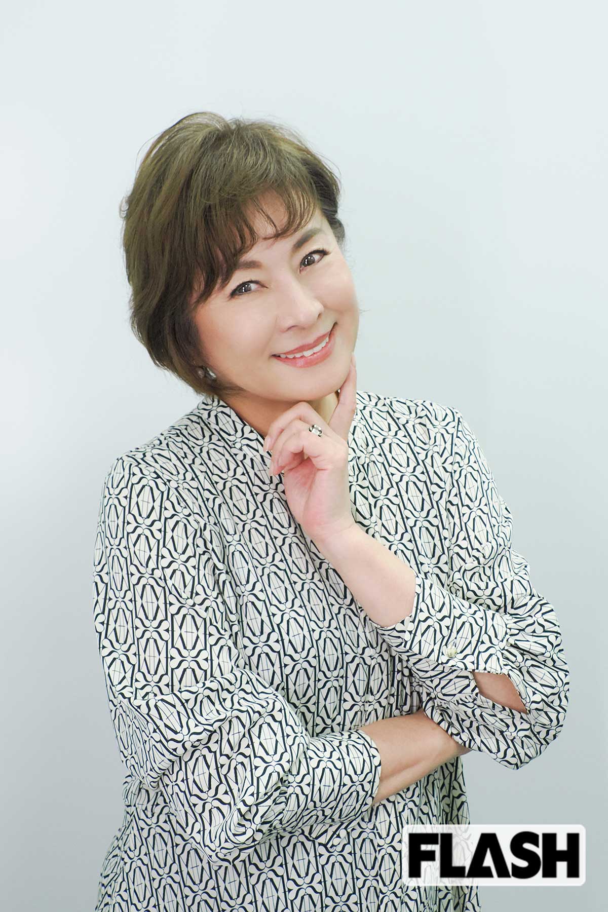 岡まゆみは2025年夏より舞台『ハリー・ポッターと呪いの子』にマクゴナガル校長で出演中