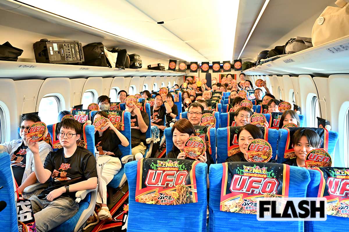 【こんな貸切車両も！（3）】「日清焼そばU.F.O. ソースエクスプレス」／2024年に放送されたアニメCMを実現した企画。あの香り高いぶっ濃いソースを新幹線で食べるというありえない体験に、カップ焼きそばファンの応募が殺到。“あの香り”が車内に大充満した