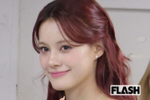 NiziU・NINA、イベントで見せた肩だし＆ミニスカ姿　ミセス・若井の…