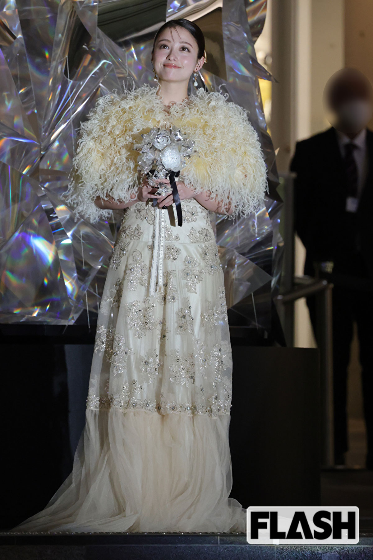 イルミネーションを見つめる橋本環奈