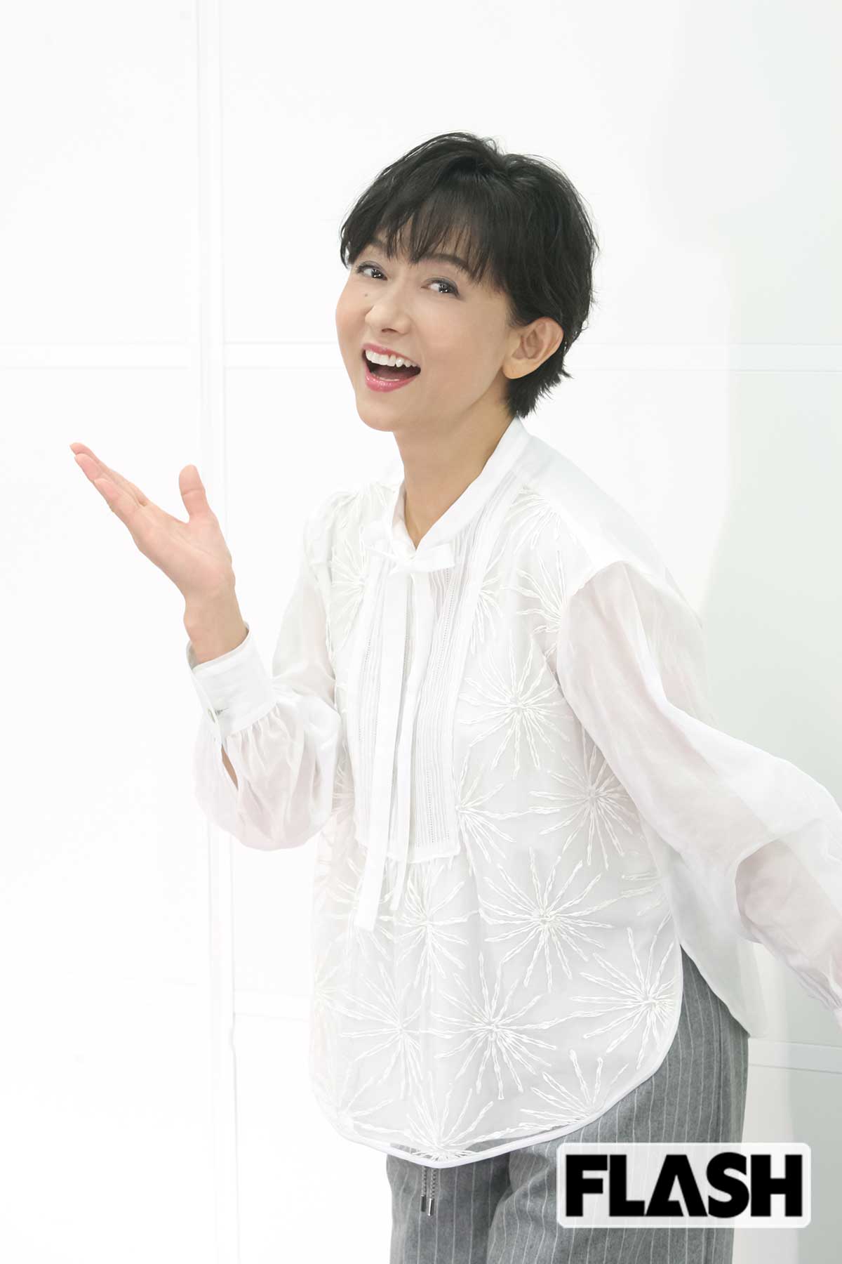 『クイズところ変れば！？』のキメポーズを再現してくれた斉藤慶子（写真・保坂駱駝）