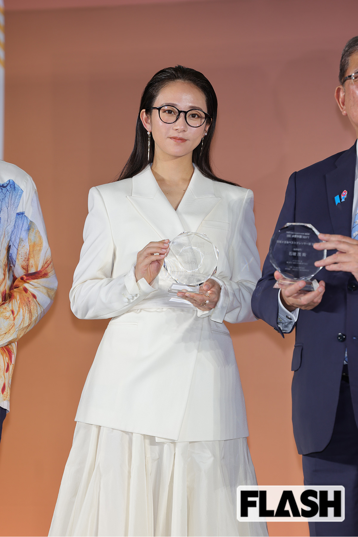 オールバックで知的な雰囲気の木村文乃