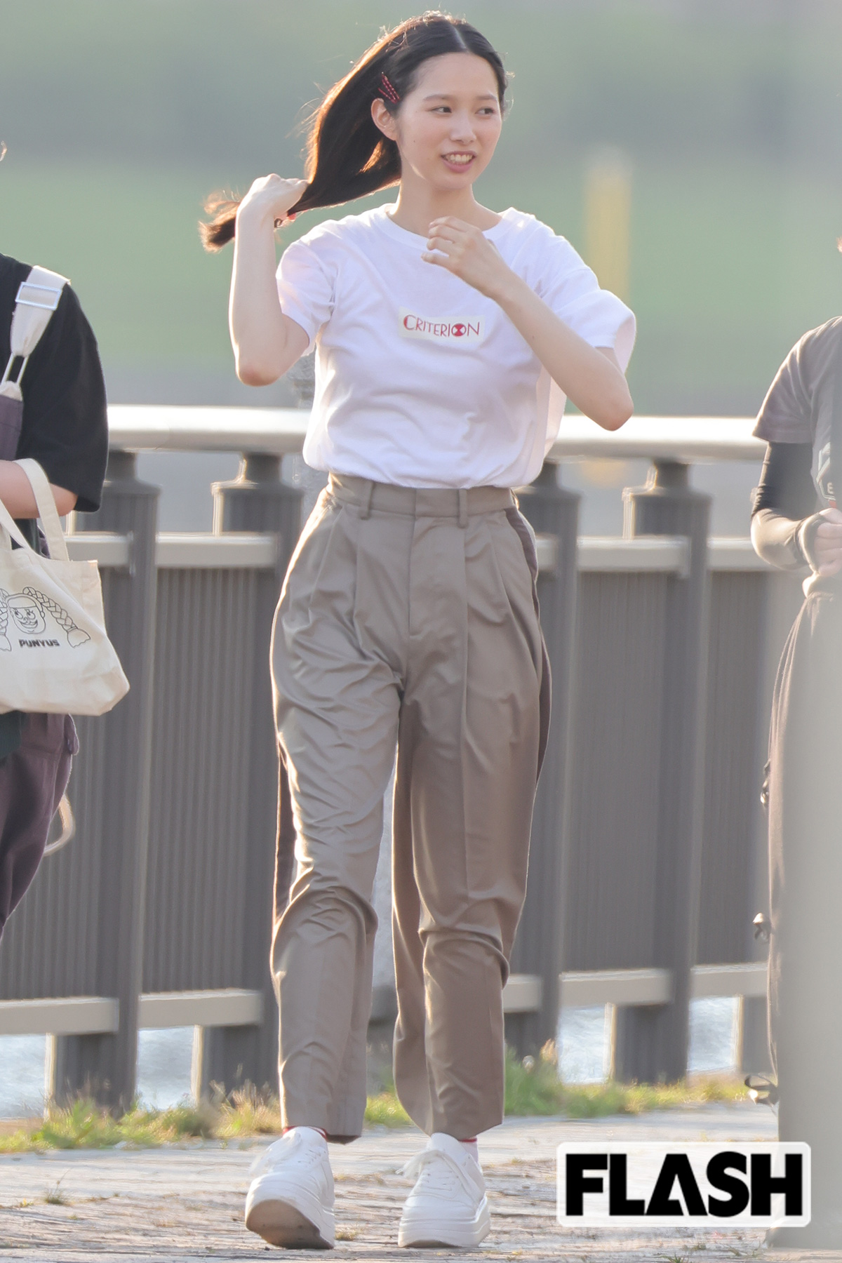 スタイル抜群の山本奈津美