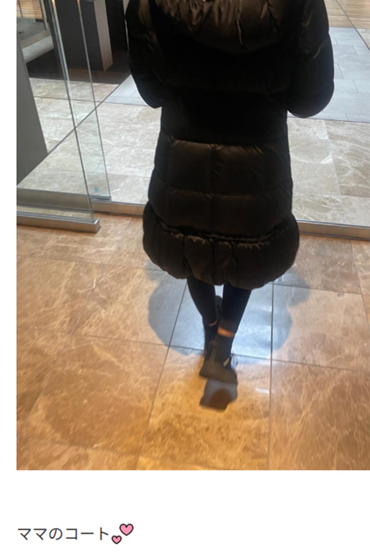 「麻央さんのコート」でお出かけする、市川團十郎の娘・麗禾（市川團十郎白猿のオフィシャルブログより）