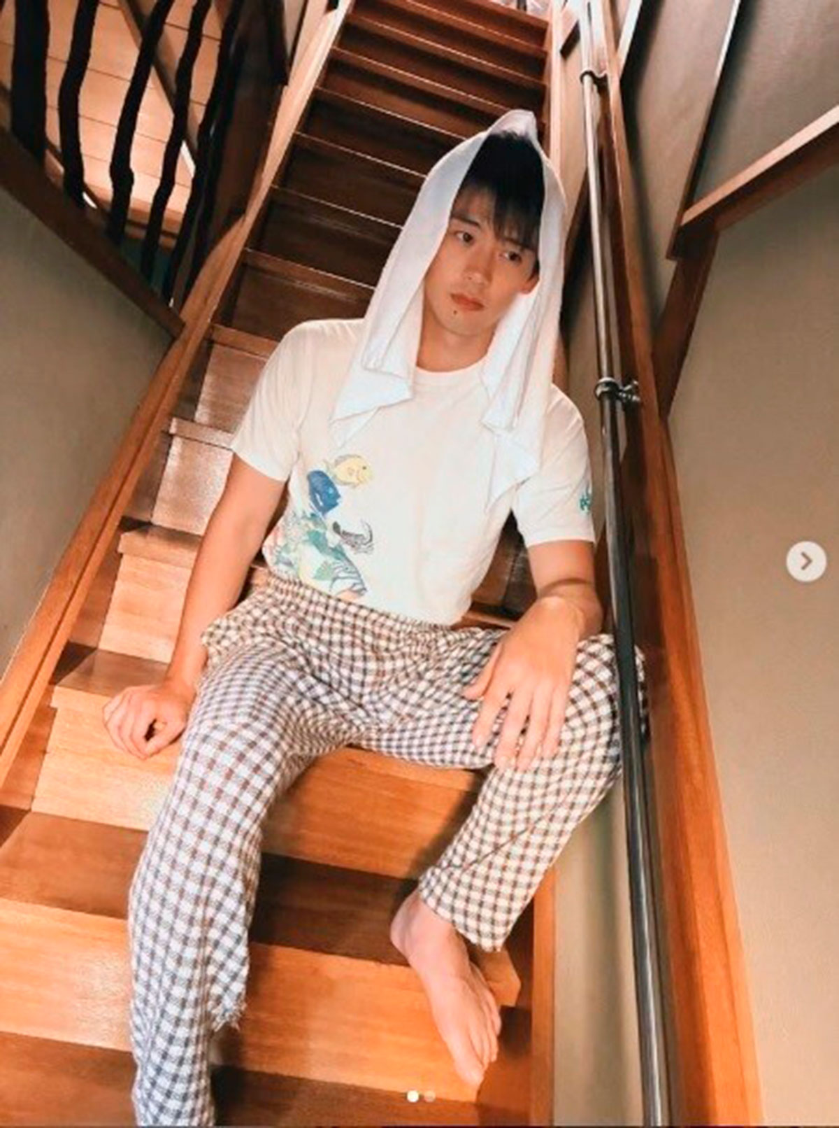 竹内涼真演じる勝男のファッションに注目が集まっている（【じゃあ、あんたが作ってみろよ】 TBS10月期火曜ドラマ【公式】のInstagram「antaga_tbs」より）