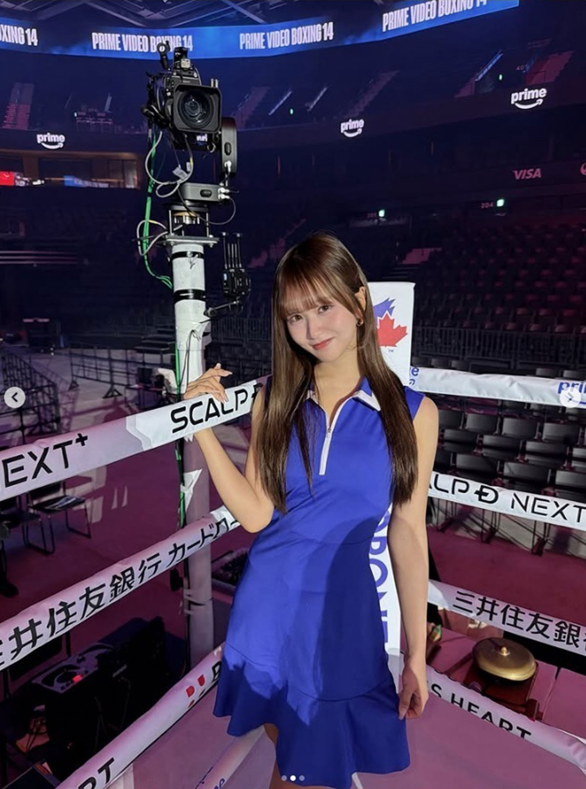 ブルーのミニスカワンピでラウンドガールを務めた森脇梨々夏。素直な性格でファンを魅了している（写真・本人Instagramより）