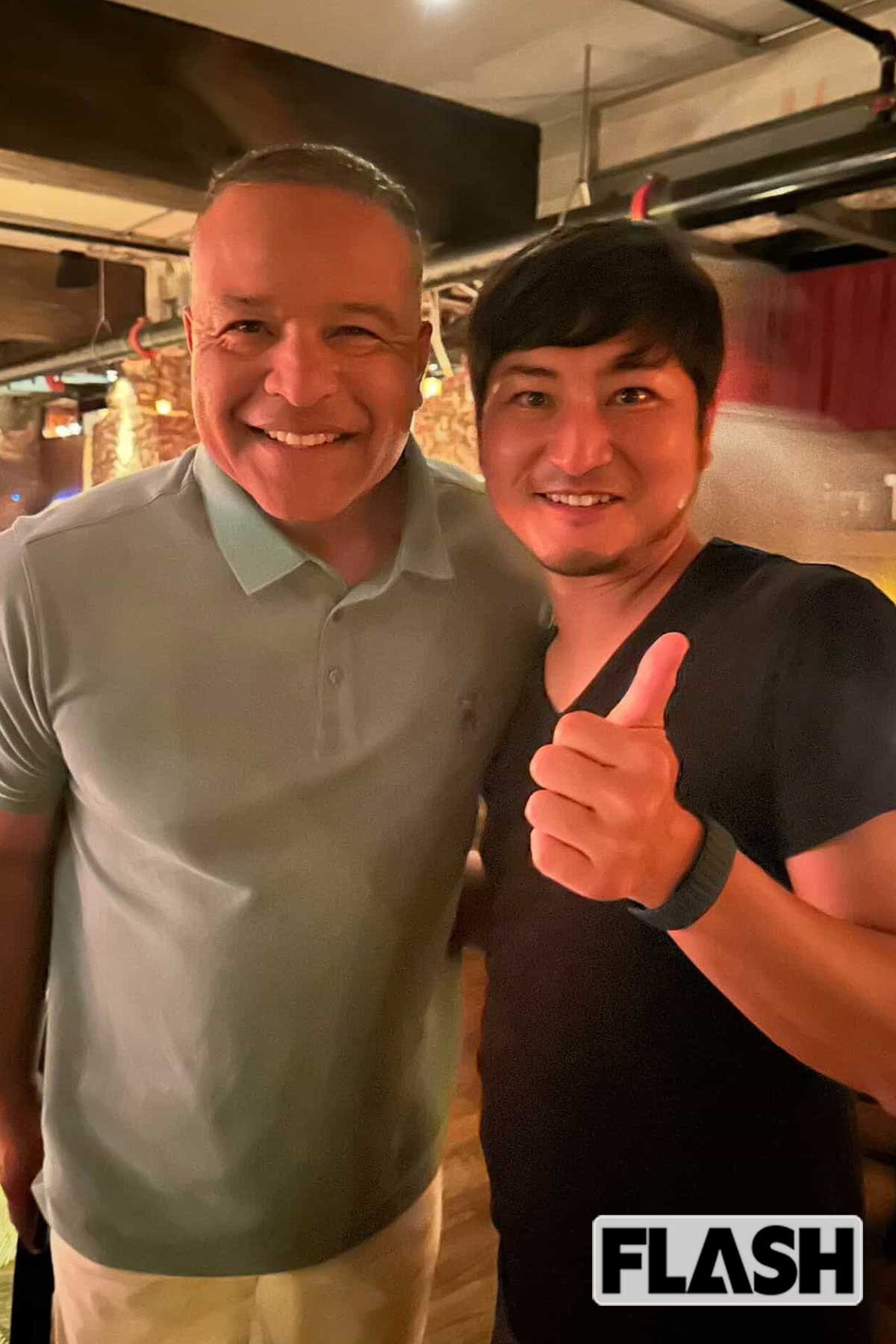 2024年5月、ロバーツ監督と偶然出会ったミニタニ