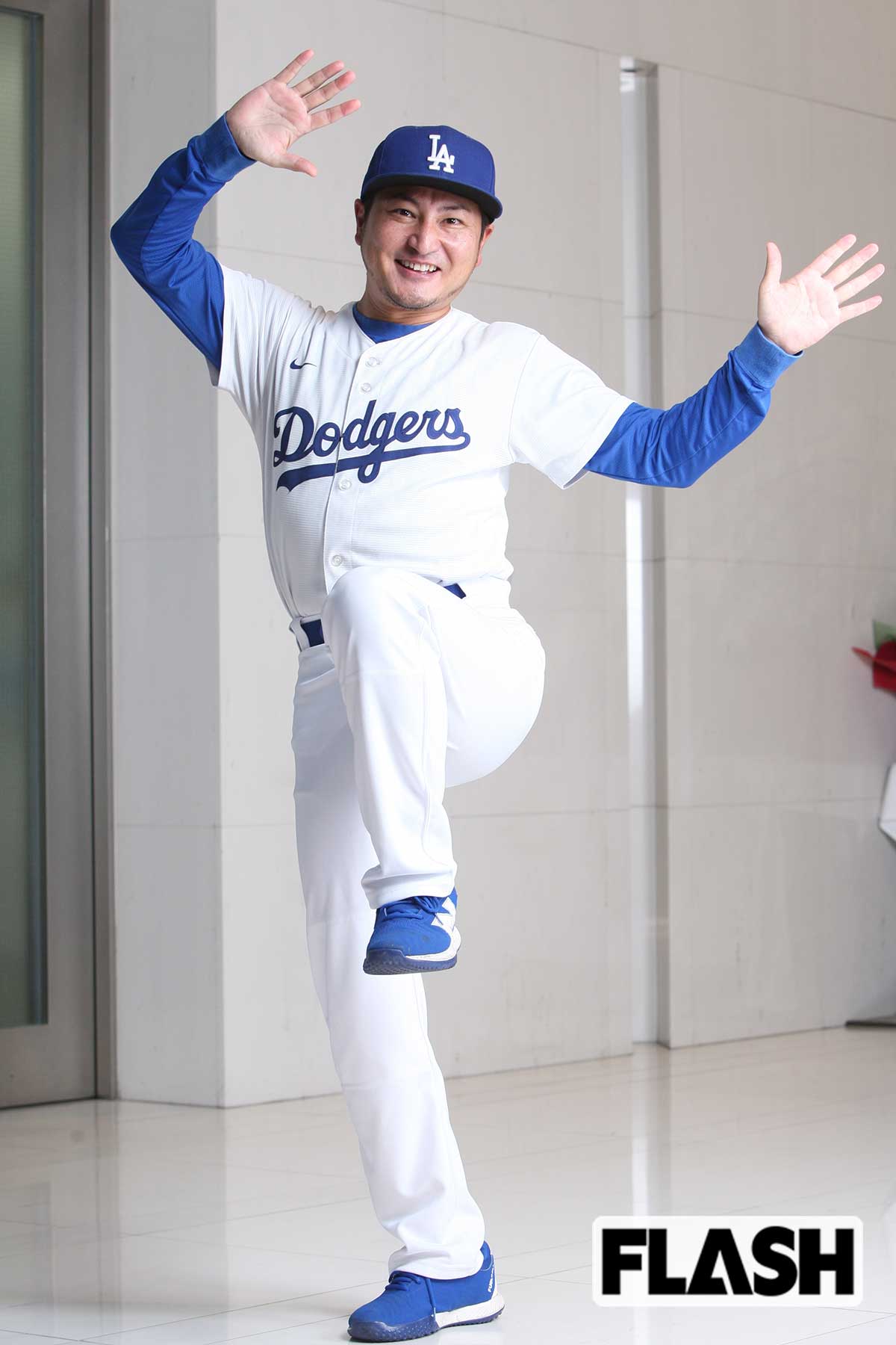 大谷が出塁した際のポーズを再現（写真・保坂駱駝）