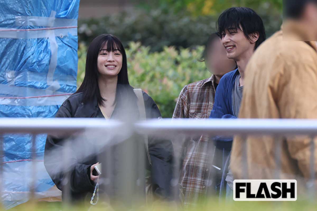 撮影の合間も談笑するなど、和気あいあいとした雰囲気だ