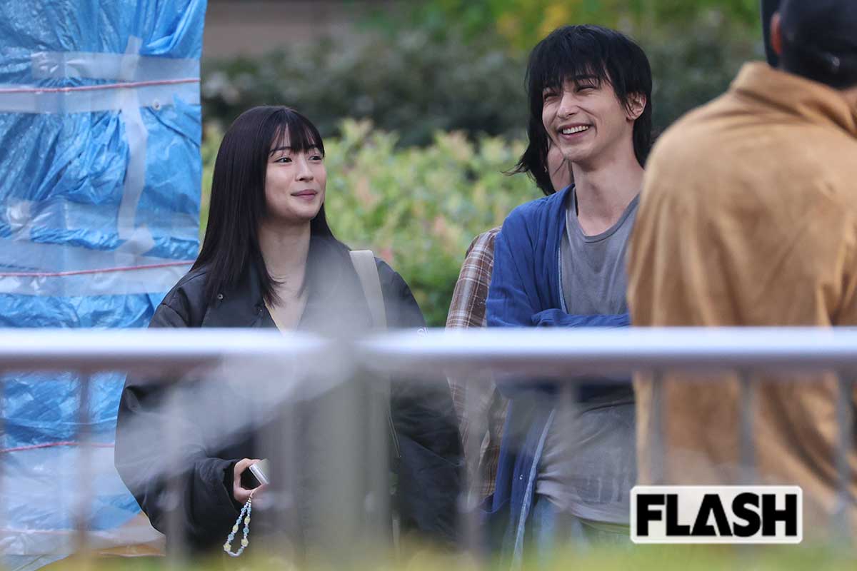 撮影の合間も談笑する広瀬すずと横浜流星