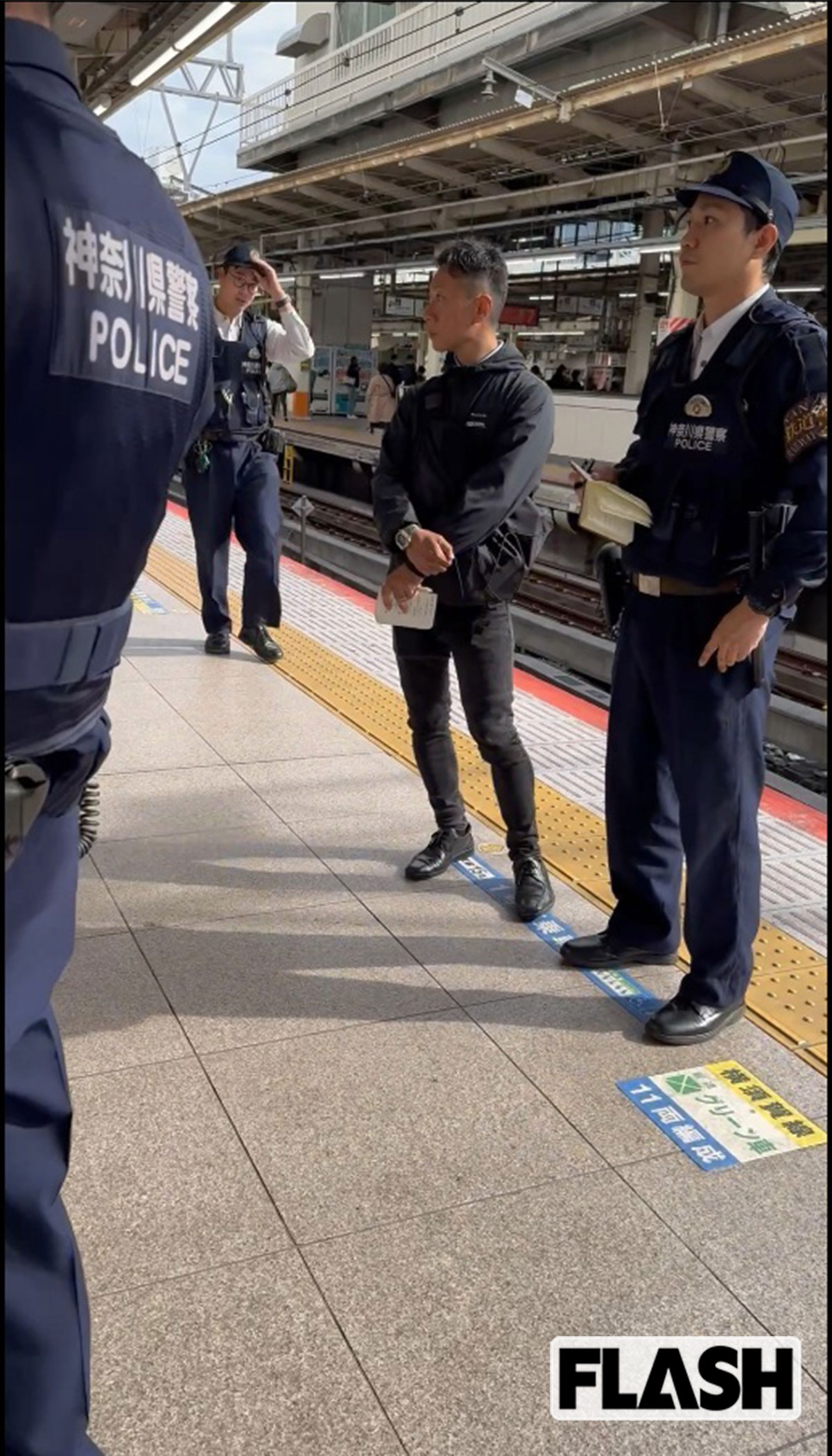 ホームにかけつけた多数の警察官ら。Aさんは恐怖を感じたという