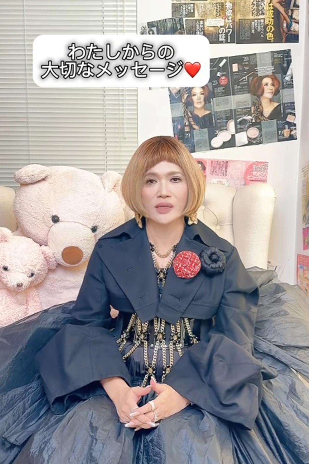 顔面まひにより緊急入院を明かしたIKKO。片目だけのまばたきを連発するなど回復の途上にある様子だ（写真・本人Instagramより）