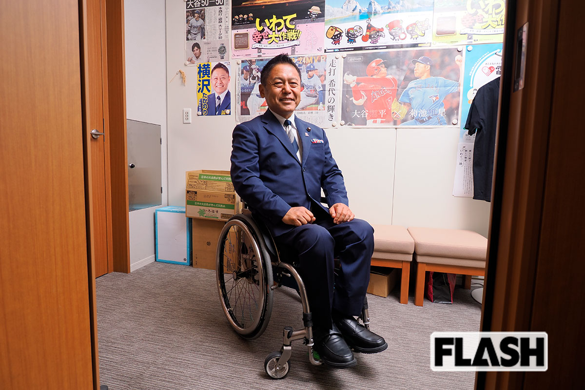 壁には地元・岩手の英雄、大谷翔平選手の記事の切り抜きが多数、貼られている（写真・梅基展央）