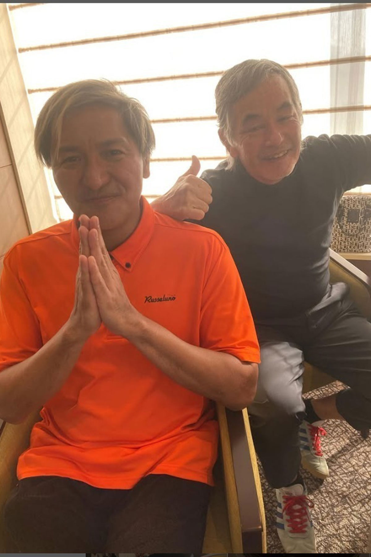 スリムクラブの真栄田賢とツーショットを披露した定岡正二（写真・真栄田のInstagram「kenmaedaslimclub」より）