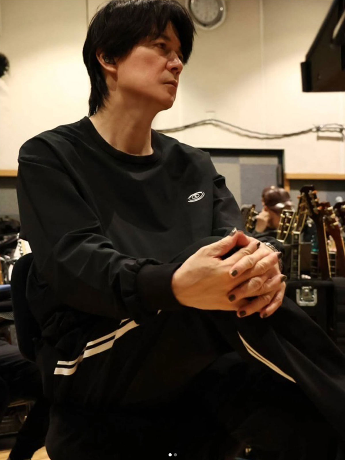 ファンから過労を心配される“痩せた頬”の福山雅治（写真・本人Instagramより）