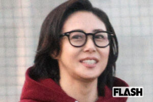 松嶋菜々子“ド派手パーカー”で「テレ朝初主演」ドラマロケから帰宅姿　夫婦…