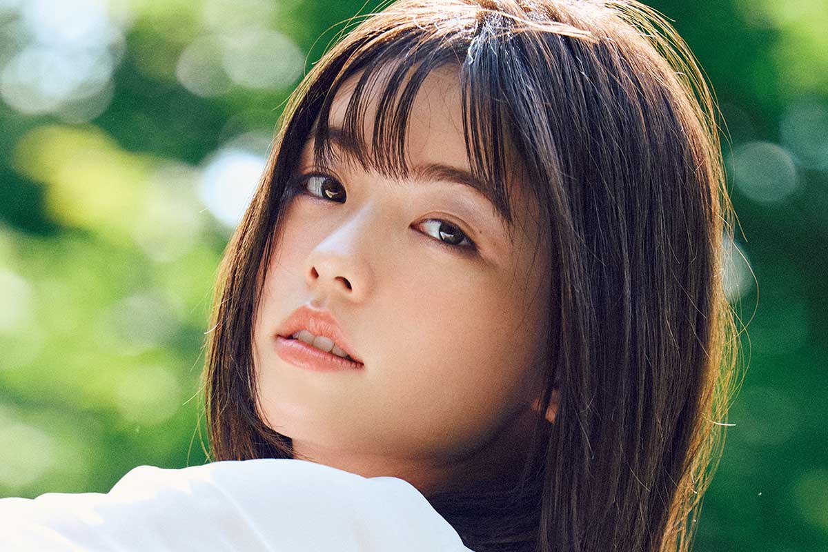 小芝風花、カレンダーで魅せた「色とりどりの私」