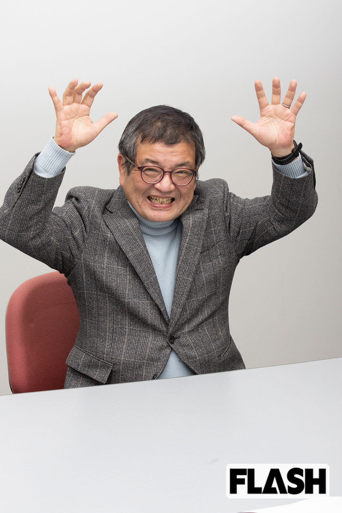 本誌がリクエストするポーズにも気さくに応じてくれた森永卓郎さん（写真・岩松喜平）