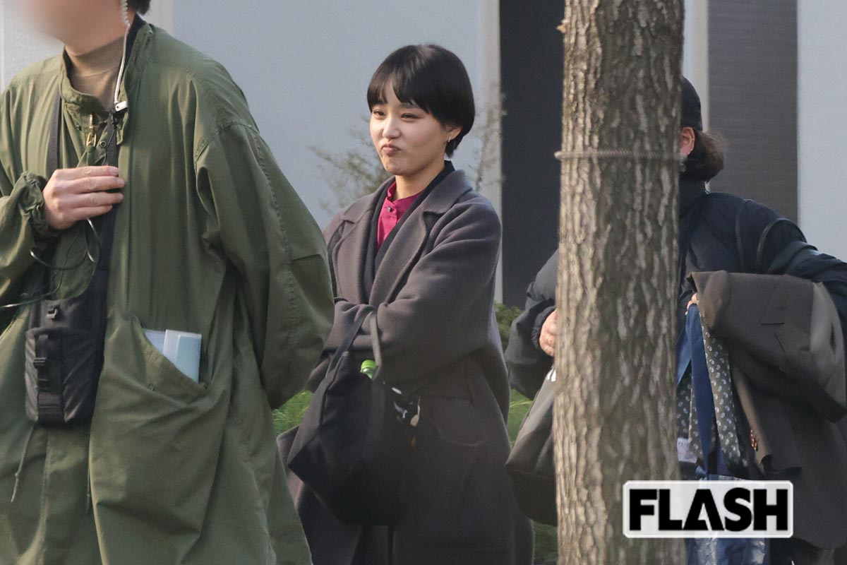 奈緒、新作映画のロケで“若手実力派俳優”と指相撲！かつて婚約カップルを演じた二人の絆