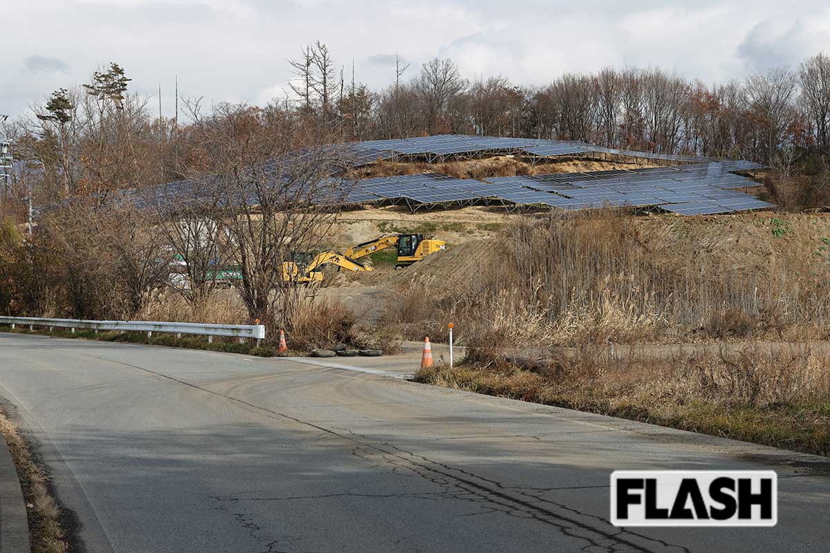長野でも住民の反対運動がおこなわれている。「土砂災害警戒区域近くでの太陽光発電所建設計画に対し、住民が反対運動を展開。これを受けて自治体はガイドラインを策定し、計画地に一定の制約をかけた結果、当初よりも規模が縮小されましたが、建設自体は進められました」（杉山氏、写真・梅基展央）