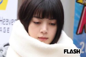 池田エライザ、ドラマロケで見せた“地味キャラ”イメチェン姿！　華やかさ“…