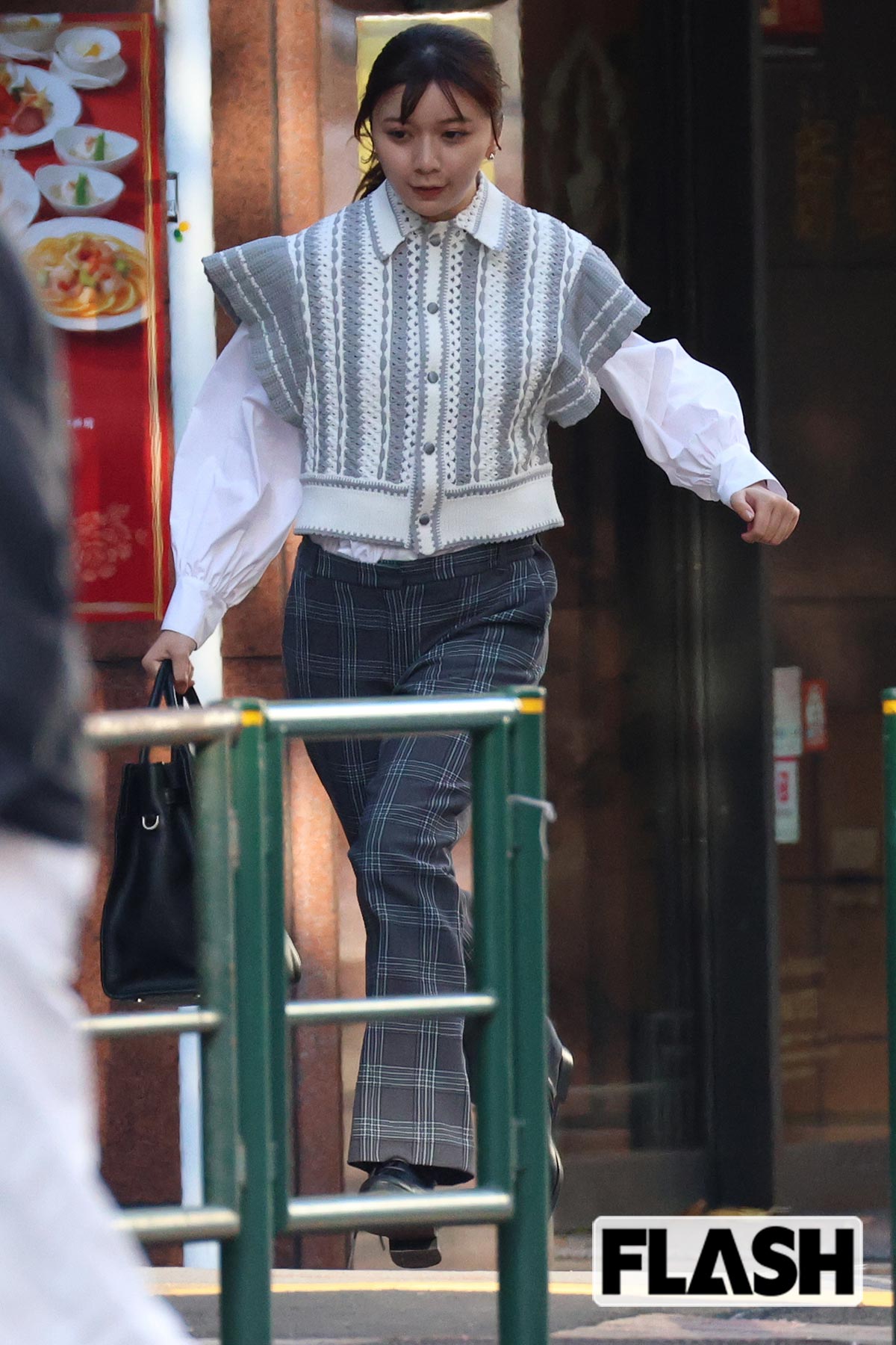 両足が宙に浮くような独特な走法をみせる上白石萌歌